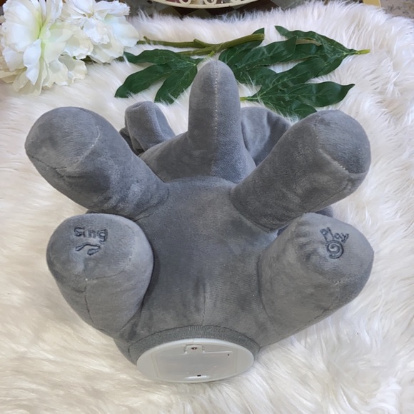 Flappy Ears Animated Elephant - Picture 11 of 17